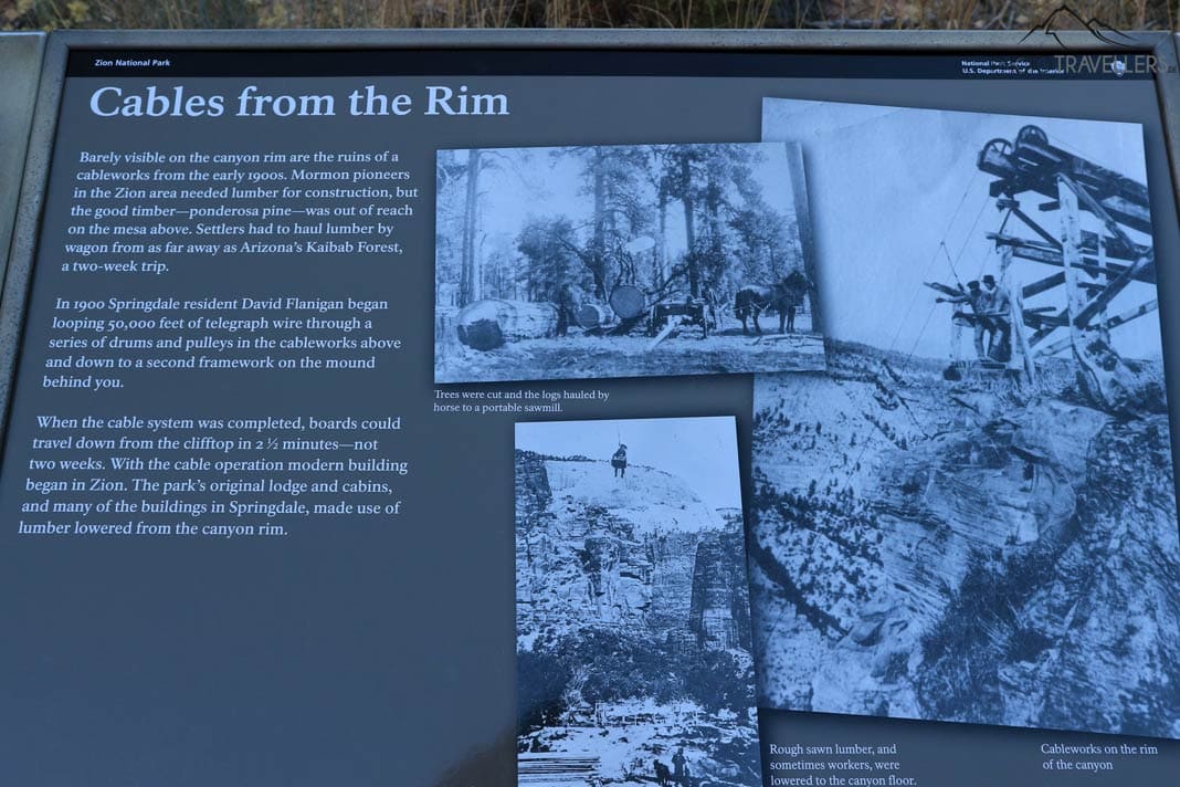 Eine Tafel mit Informationen über Geschichte des Zion Nationalparks