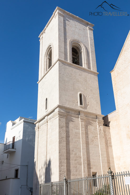Der Glockenturm der Chiesa Matrice Santa Maria Assunta