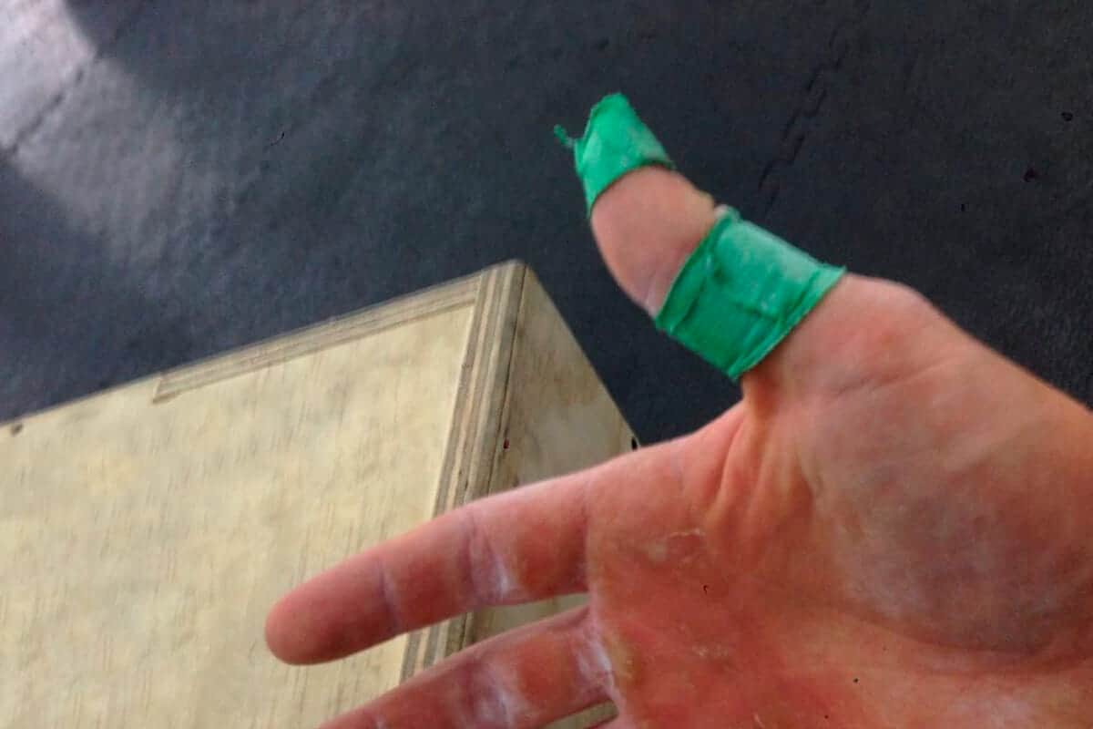 Daumen tapen für CrossFit und Gewichtheben Daumen tapen für CrossFit und Gewichtheben