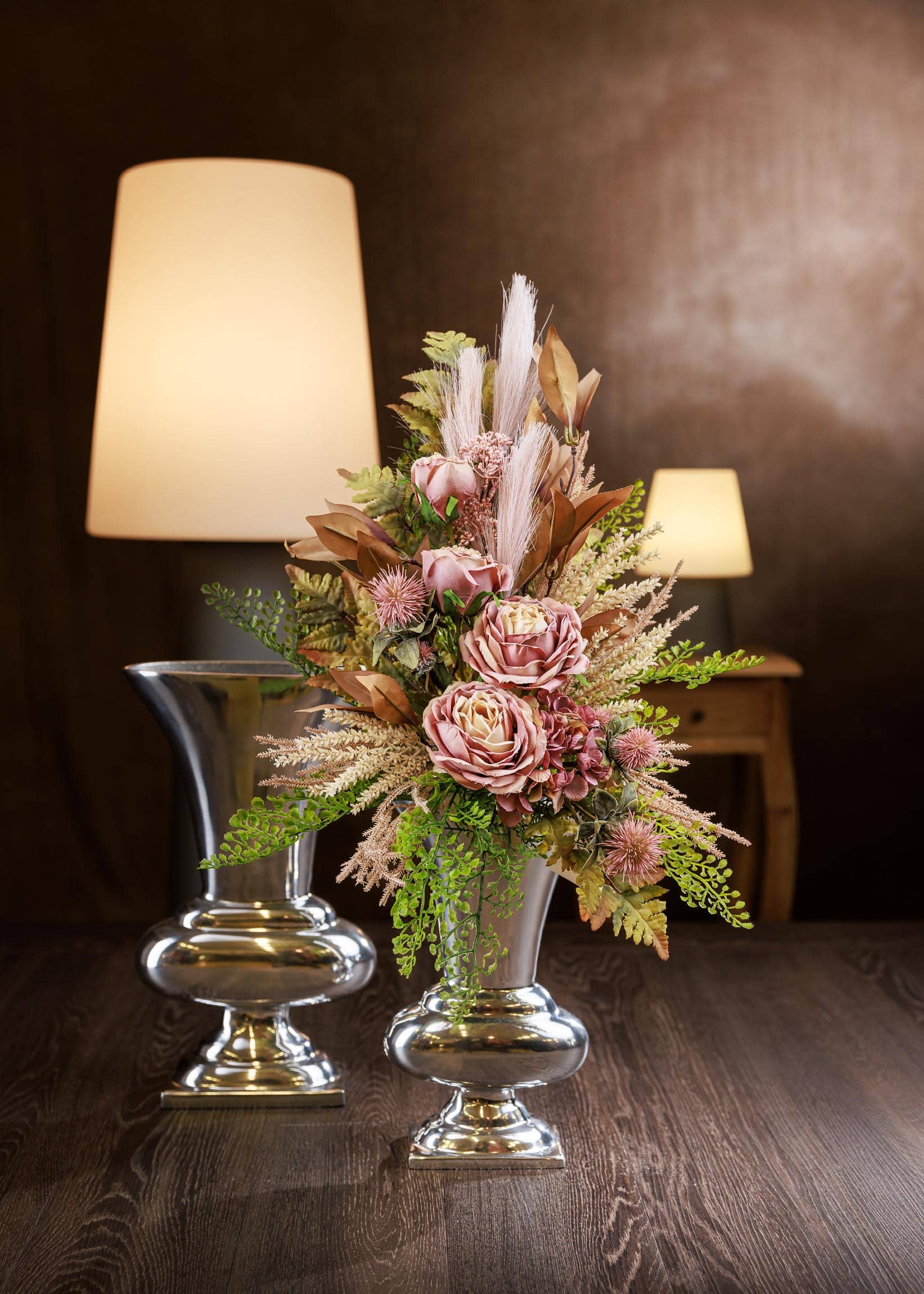 Mazzo-Rose-Cimitero-Color-Cipria-Pampas-Bacche-Verde