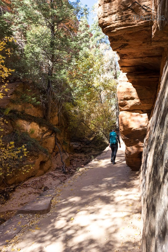 Reisebloggerin Biggi Bauer im Refrigerator Canyon im Zion Nationalpark