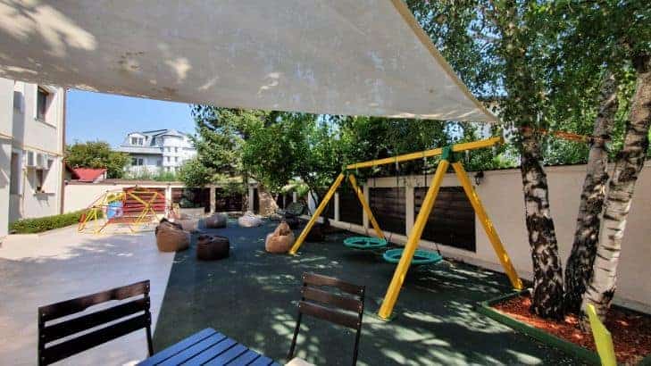 loc de joaca 2 exterior Leapsa Locuri de Petreceri in Aer Liber pentru Copii Bucuresti
