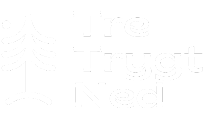 Hjem 12 Logo hvit, tretrygtned.no