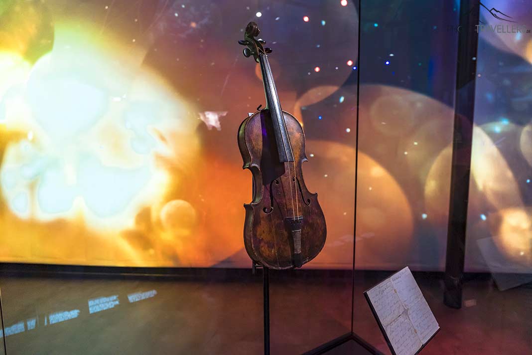 Die Geige im Titanic Belfast Museum