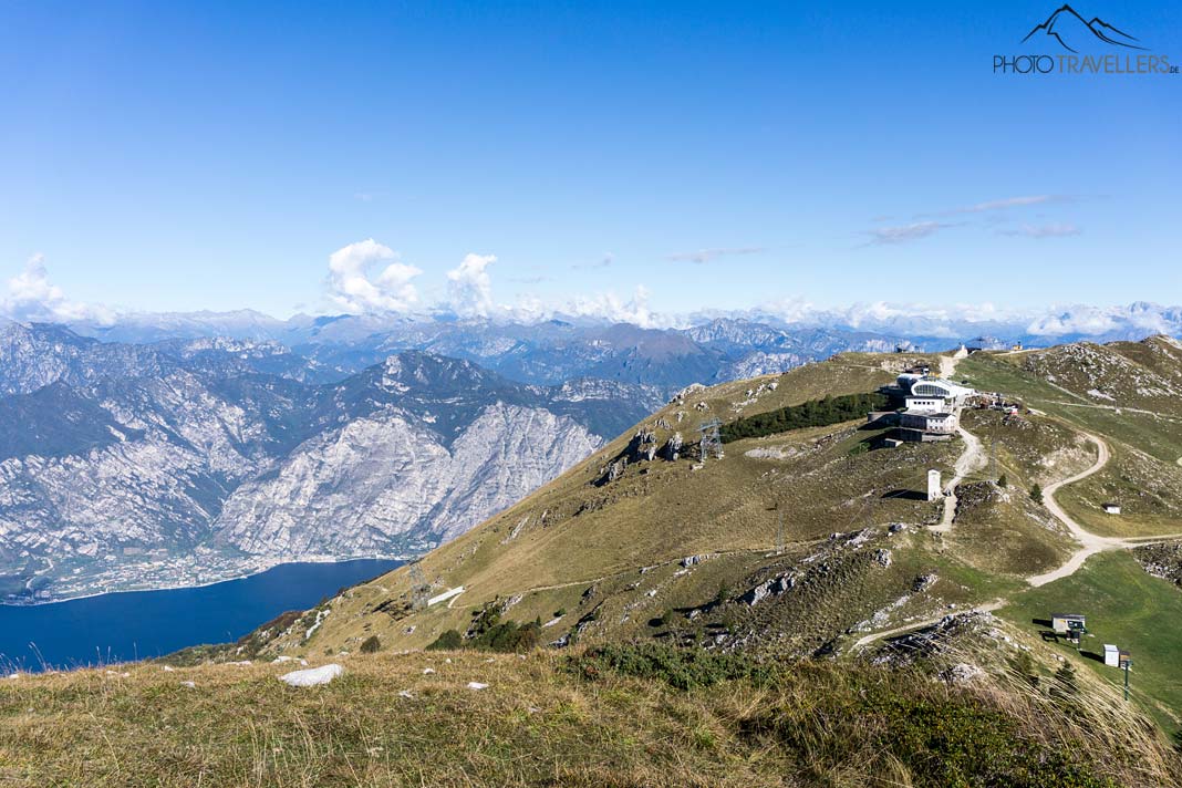 Der Blick auf die Bergstation Tratto Spino auf dem Monte Baldo