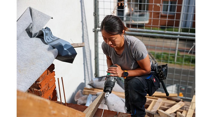 Bild von Zimmerin Qinrui Li auf dem Dach