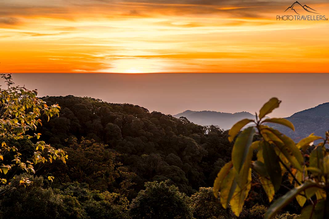 Der Sonnenaufgang auf dem Doi Inthanon in Thailand