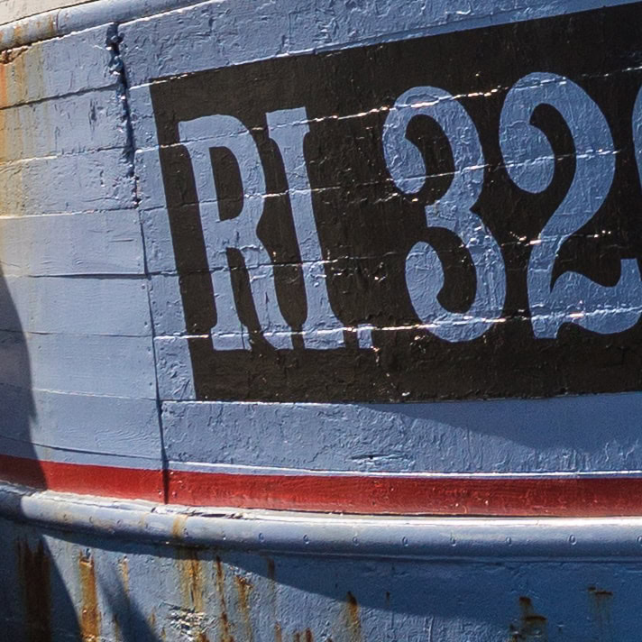 Der 100-Prozent-Ausschnitt des Fotos mit dem blauen Schiff, aufgenommen mit der Sony Alpha 5000