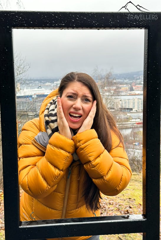 Reisebloggerin Biggi Bauer am Munch-Ausblick im Ekebergparken in Oslo