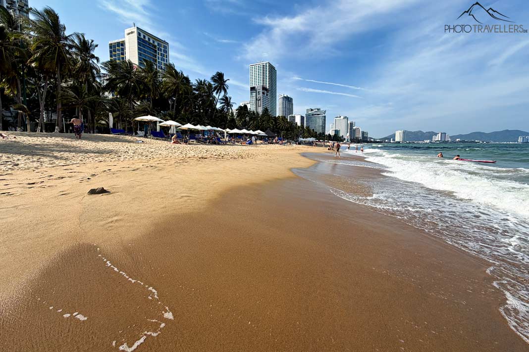 Der Stadtstrand von Nha Trang in Vietnam