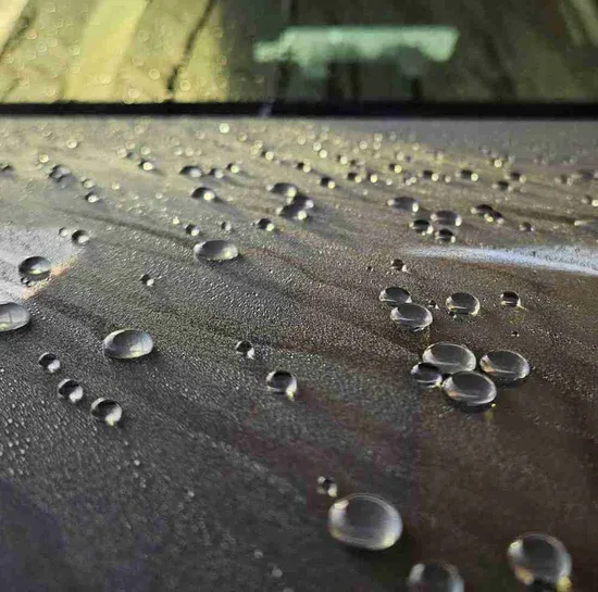 Keramikversiegelung Auto Wasserperlen 1x1 hingeschnitten