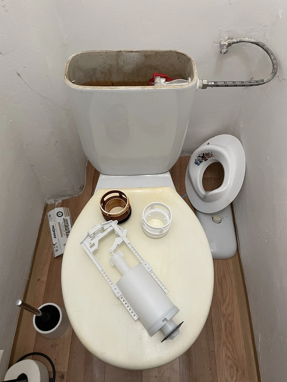 Oprava protékajícího záchodu