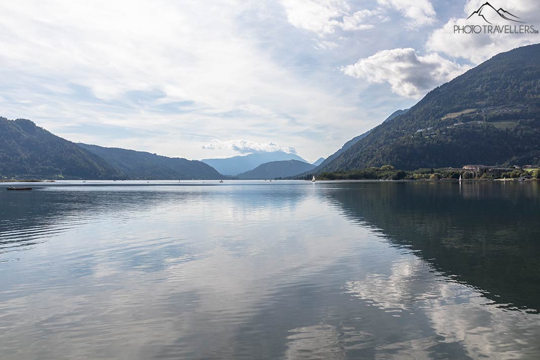 Der schöne Ossiacher See in Österreich