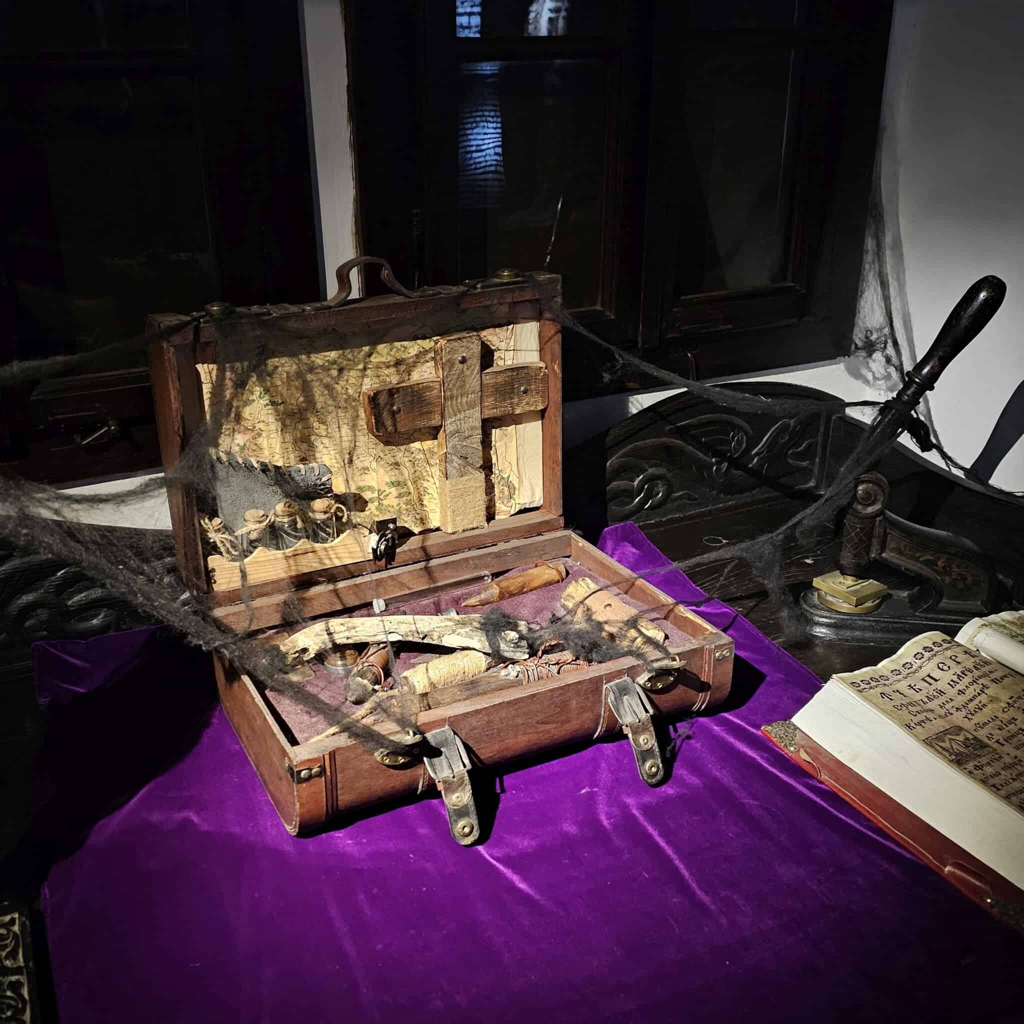 Castelul Bran - trusă anti-vampiri