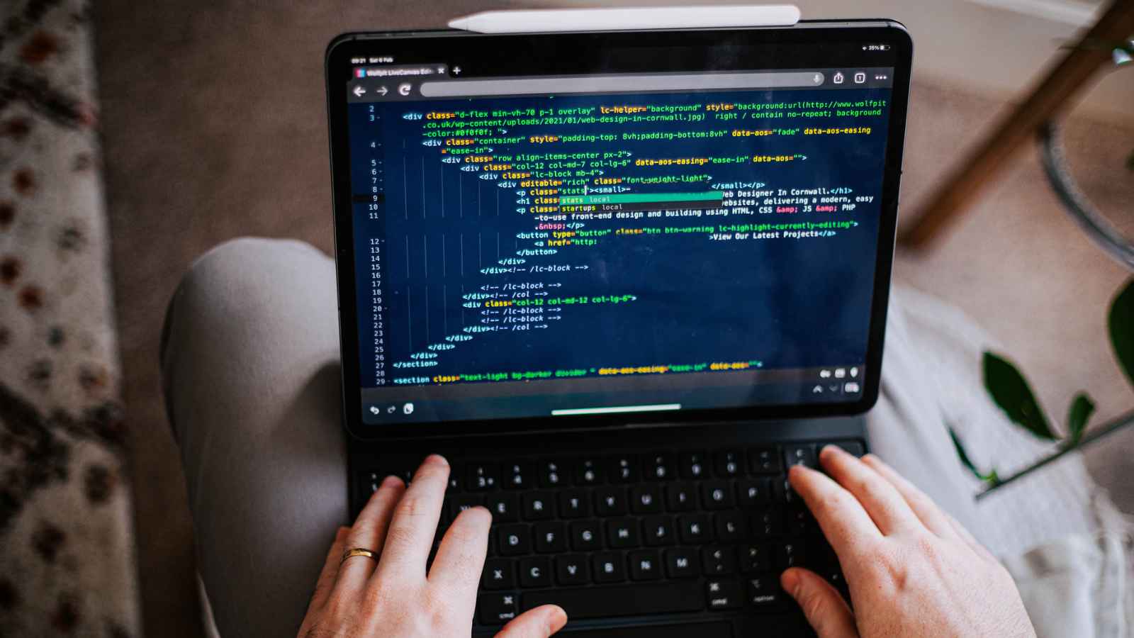 12 Remote Travel-Friendly Jobs with Paid Training You Can Start Today