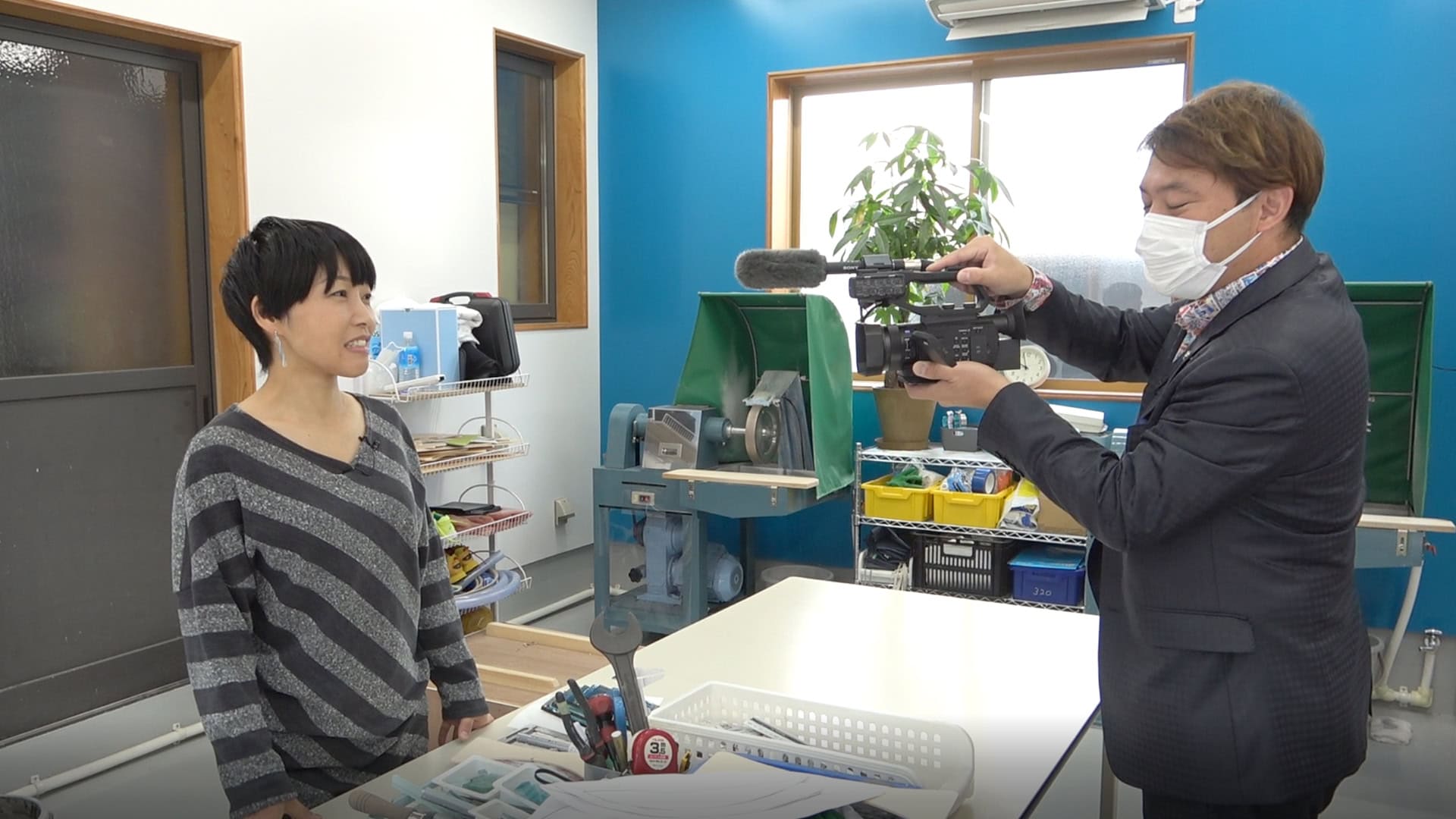 富山市のラジオとYouTubeがコラボしたメディアミックスプログラム「アメイジングトーク~ラジオ~」の収録が始まりました~♪今回のゲストは、ガラス作家の小島有香子さん☆ 1 efe - 出張マジックショー