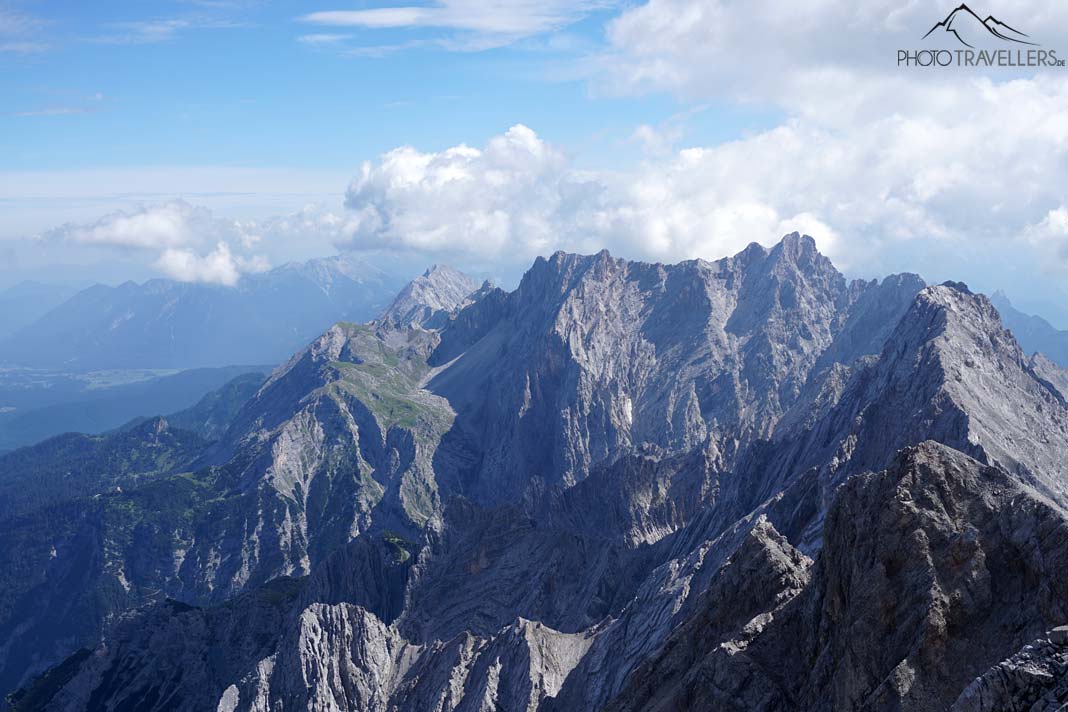 Der Blick vom Hochwanner auf die Dreitorspitze