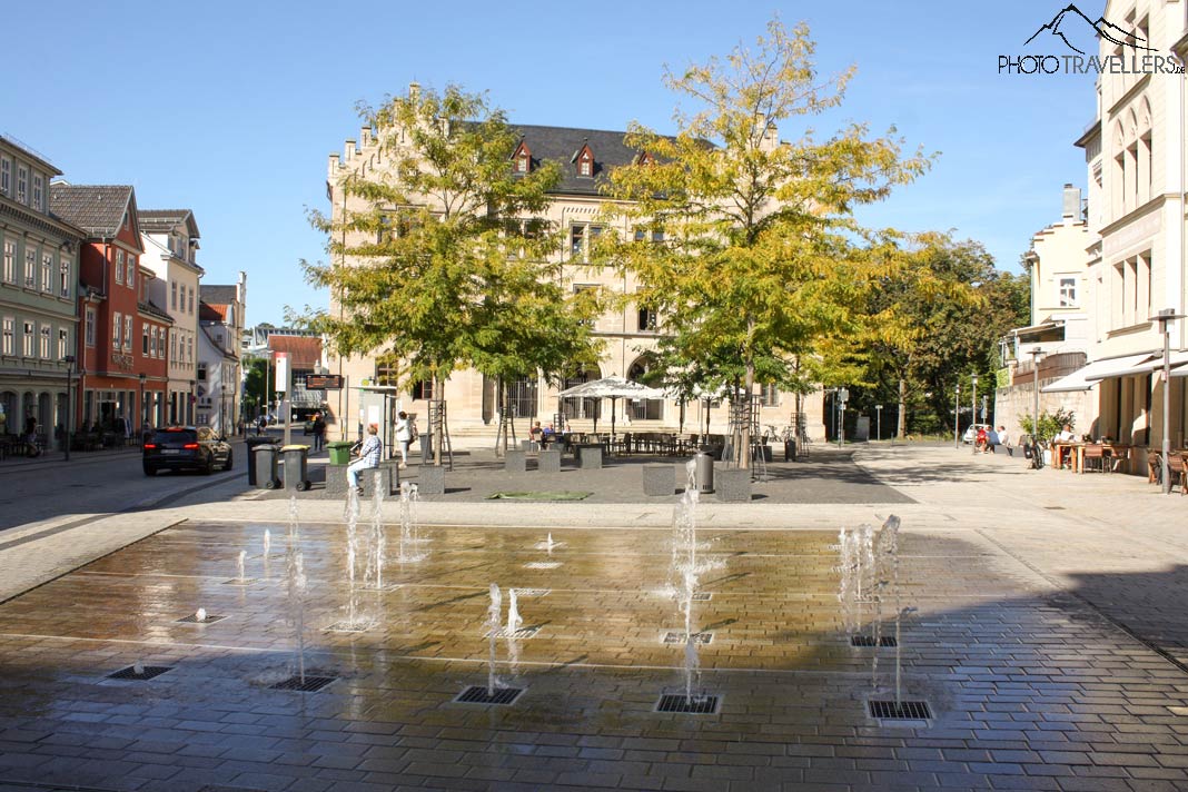 Der Albertplatz mit Brunnen