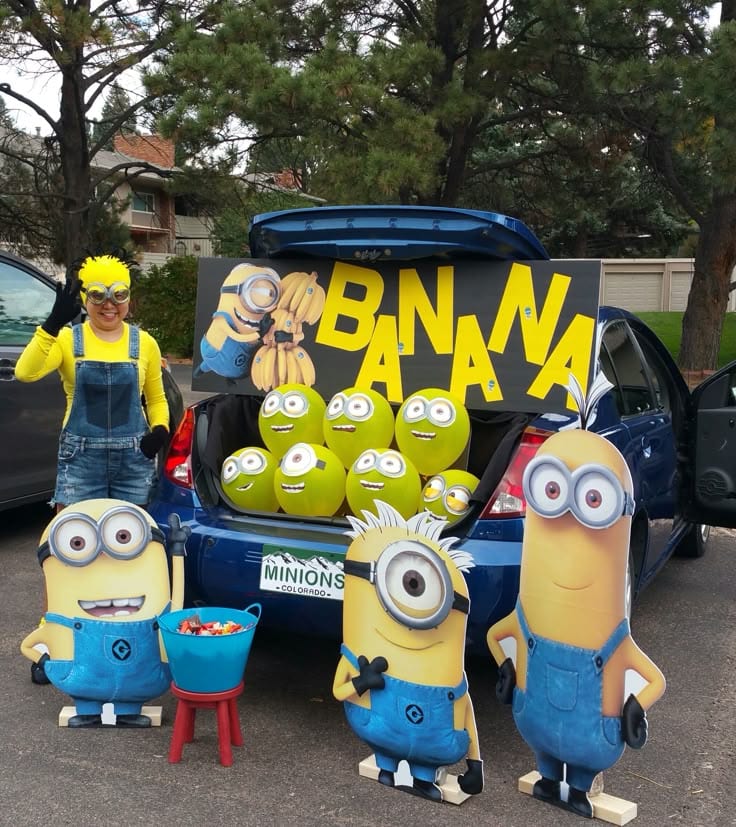 Minion Balloon Swarm Trunk or Treat idea