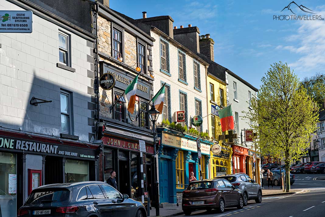 Straßenszene in Westport, Irland